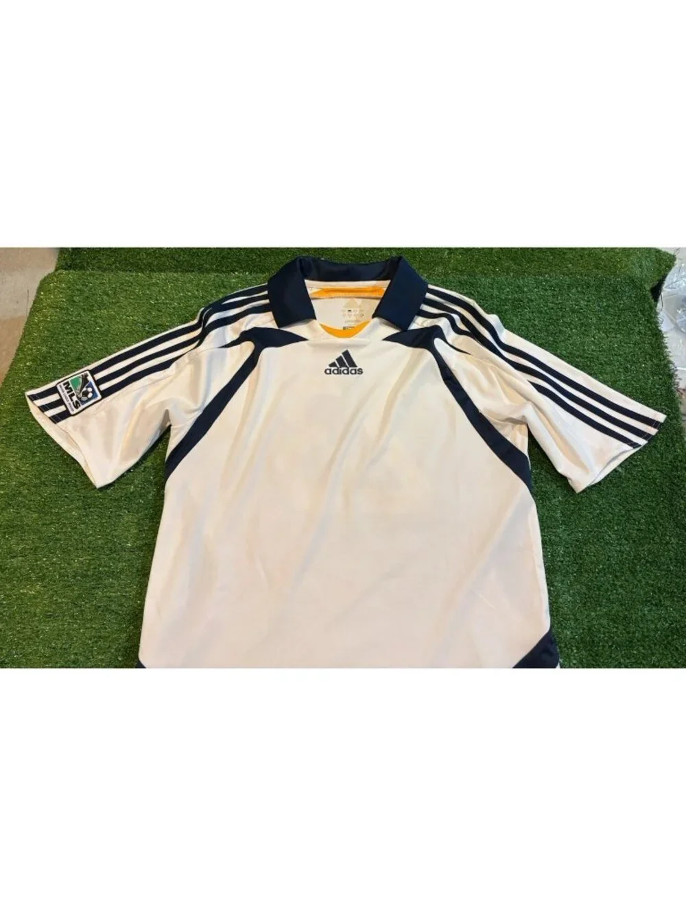 Vintage LA Galaxy jersey mens small white adidas david beckam Y2K soccer retro
